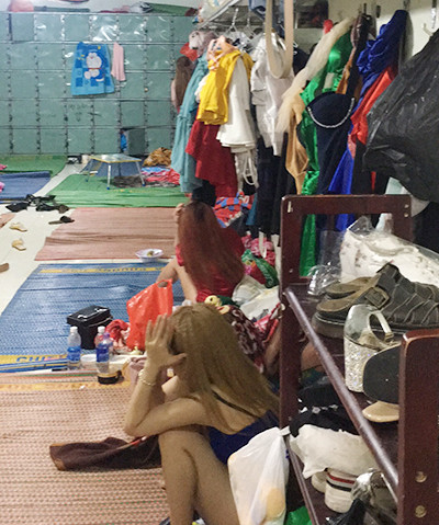 Tiếp viên karaoke ở Sài Gòn bán dâm cho khách ảnh 1