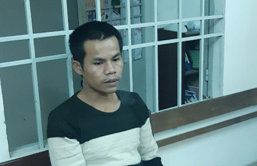 Nghi phạm hiếp dâm bỏ quên dép, rơi điện thoại ở hiện trường ảnh 1