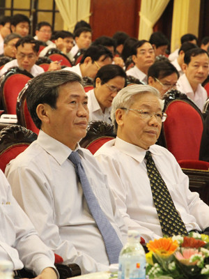 Tổng Bí thư, Chủ tịch Quốc hội Nguyễn Phú Trọng và UV Bộ Chính trị, Trưởng ban Tuyên giáo T.Ư Đinh Thế Huynh dự hội nghị	Ảnh: Hà Nhân