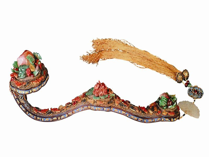 "Như Ý" nạm ngọc "Như Ý" nạm ngọc