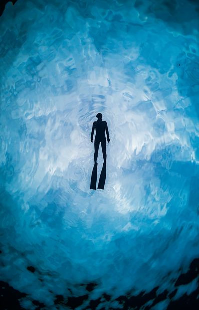 Lee Jongkee ghi lại khoảnh khắc một thợ lặn đang hít một hơi thật sâu trên vùng biển yên tĩnh ở Dahab, Ai Cập (giải nhất giải thưởng quốc gia). Ảnh: Lee Jongkee.