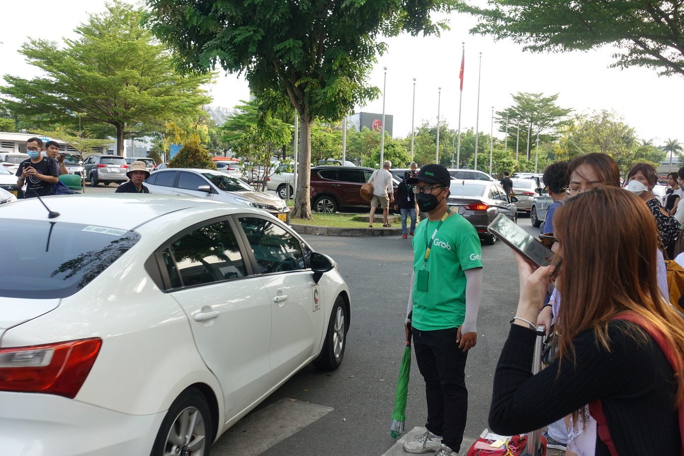 Nhiều hành khách cho biết việc đón xe taxi, xe công nghệ rời sân bay cũng diễn ra thuận lợi.