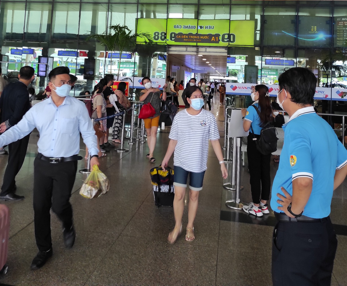 So với cùng kỳ với năm 2022, tổng số chuyến bay trong dịp lễ 30/4 sắp tới ở sân bay Tân Sơn Nhất được dự báo sẽ tăng 18,03% và lượng hành khách tăng 32,79%.