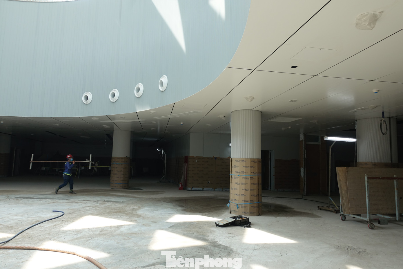 Ban Quản lý Đường sắt đô thị TPHCM cho biết sẽ phối hợp với nhà thầu Sumitomo Mitsui - Cienco 4 đẩy nhanh tiến độ, dự kiến hoàn thành toàn bộ nhà ga trung tâm Bến Thành nhân dịp chào mừng kỷ niệm 78 năm Ngày Quốc khánh 2/9.