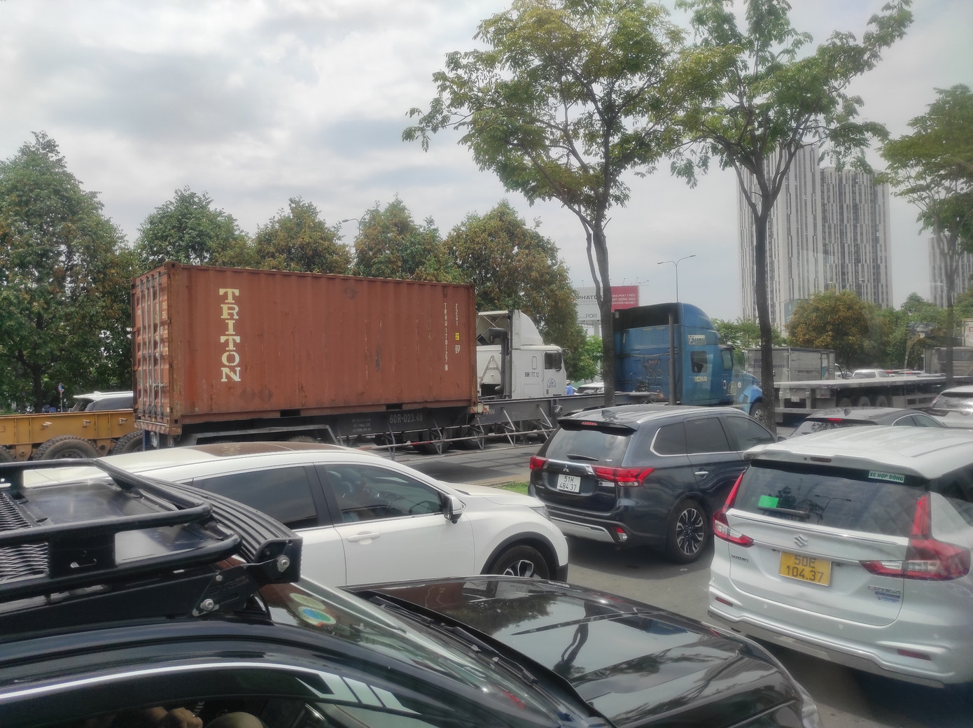 Trưa 29/4, ở cửa ngõ phía đông TPHCM, khu vực nút giao thông An Phú (TP Thủ Đức) - đường dẫn lên cao tốc TPHCM - Long Thành - Dầu Giây xảy ra tình trạng ùn ứ kéo dài. Trưa 29/4, ở cửa ngõ phía đông TPHCM, khu vực nút giao thông An Phú (TP Thủ Đức) - đường dẫn lên cao tốc TPHCM - Long Thành - Dầu Giây xảy ra tình trạng ùn ứ kéo dài.