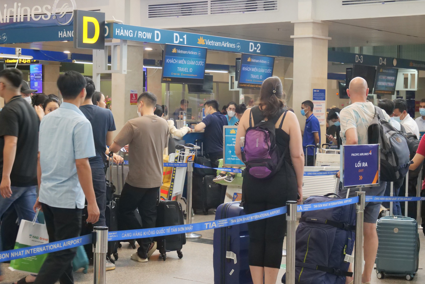 Nhiều người tranh thủ đến sớm để tránh trễ giờ và e ngại tình huống ùn ứ xảy ra.