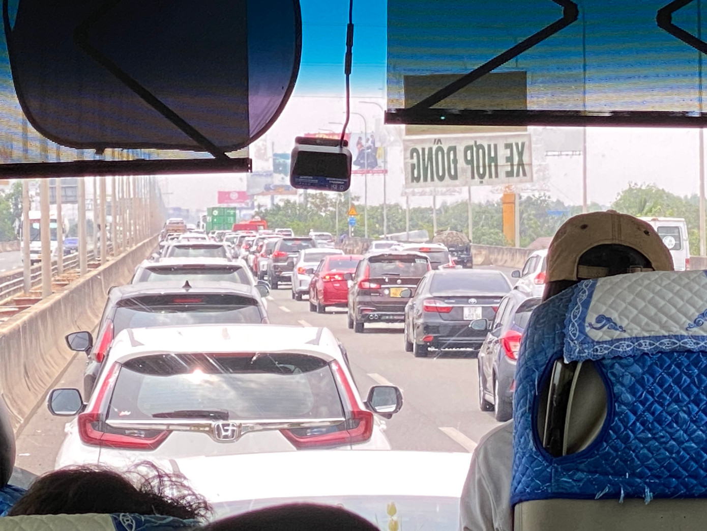 Ùn ứ trên cao tốc TPHCM - Long Thành - Dầu Giây đoạn từ điểm giao với đường Vành đai 2 đến trạm thu phí Long Phước . Ùn ứ trên cao tốc TPHCM - Long Thành - Dầu Giây đoạn từ điểm giao với đường Vành đai 2 đến trạm thu phí Long Phước .