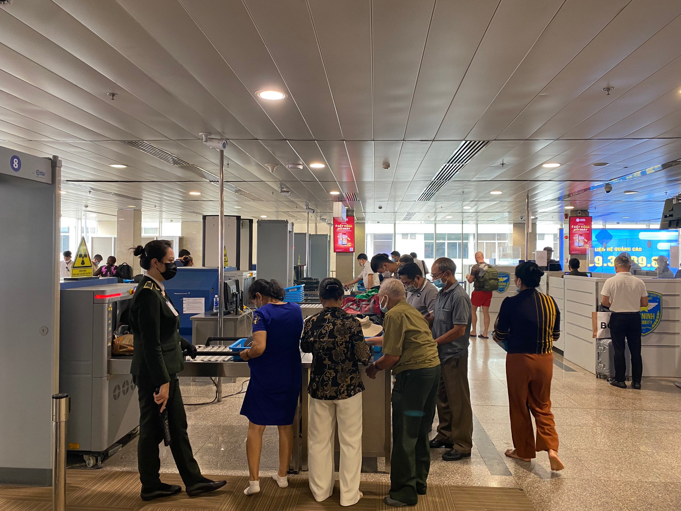 Để đảm bảo công tác phục vụ hành khách trong dịp cao điểm, Cảng HKQT Tân Sơn Nhất cho biết đơn vị đã tăng cường nhân sự, xây dựng kế hoạch làm việc chi tiết tại từng vị trí… Ảnh: Chi Linh