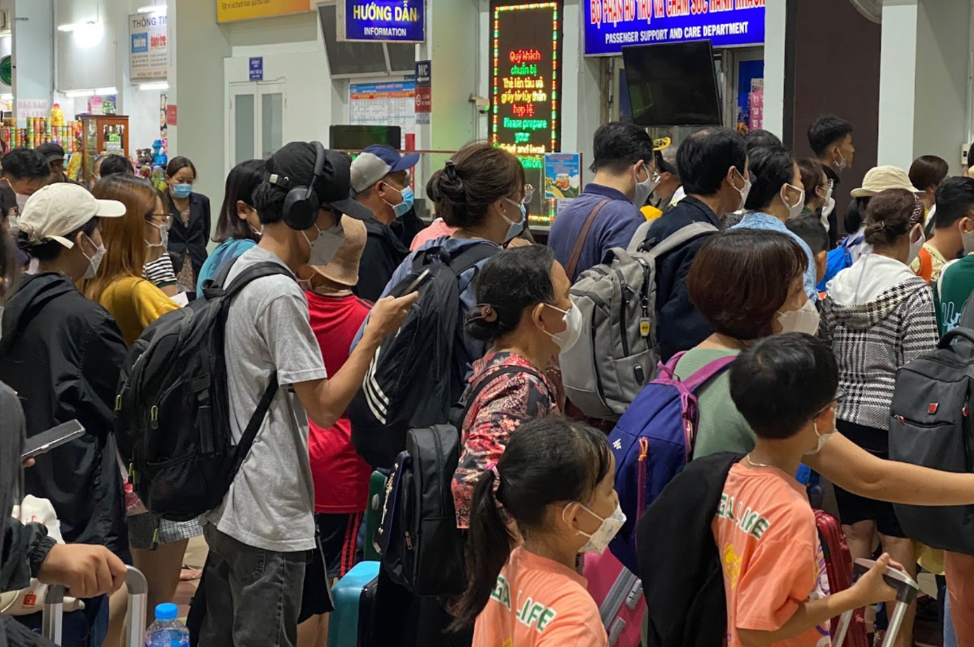 Quang cảnh tại Ga Sài Gòn vào lúc 6h30 sáng 29/4. Ảnh: Thùy Linh Quang cảnh tại Ga Sài Gòn vào lúc 6h30 sáng 29/4. Ảnh: Thùy Linh