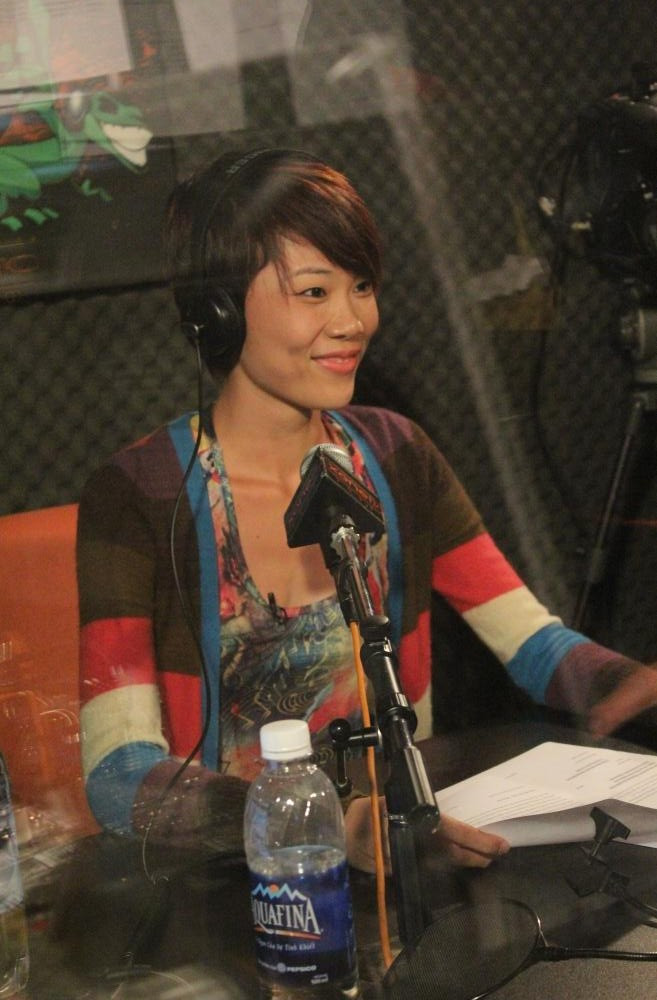 Phương Anh trong phòng thu