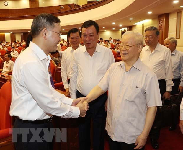 Tổng Bí thư Nguyễn Phú Trọng với các đại biểu dự hội nghị. (Ảnh: Trí Dũng/TTXVN) Tổng Bí thư Nguyễn Phú Trọng với các đại biểu dự hội nghị. (Ảnh: Trí Dũng/TTXVN)