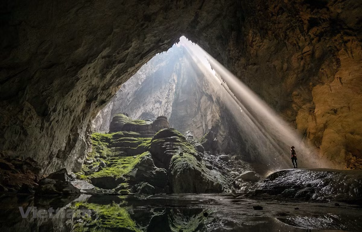 Tour khám phá, chinh phục hang Sơn Đoòng.(Ảnh: Vietnam+)