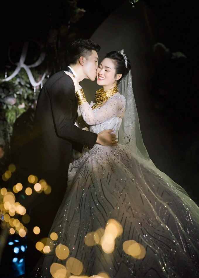 Khoảnh khắc ngọt ngào của cặp đôi (Ảnh: NVCC).