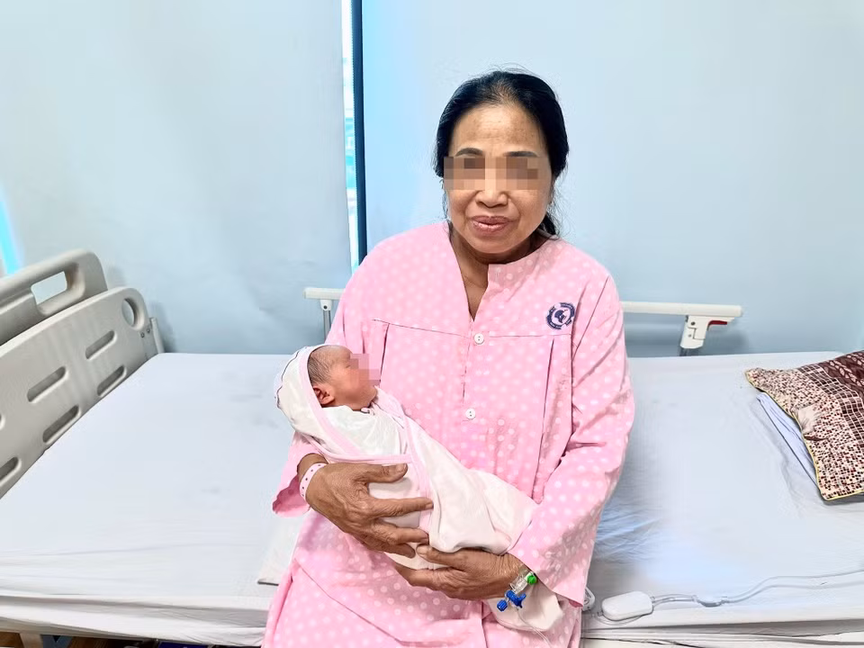Sản phụ N.T.M. sinh con gái. ở tuổi 60. Ảnh: BVCC. Sản phụ N.T.M. sinh con gái. ở tuổi 60. Ảnh: BVCC.