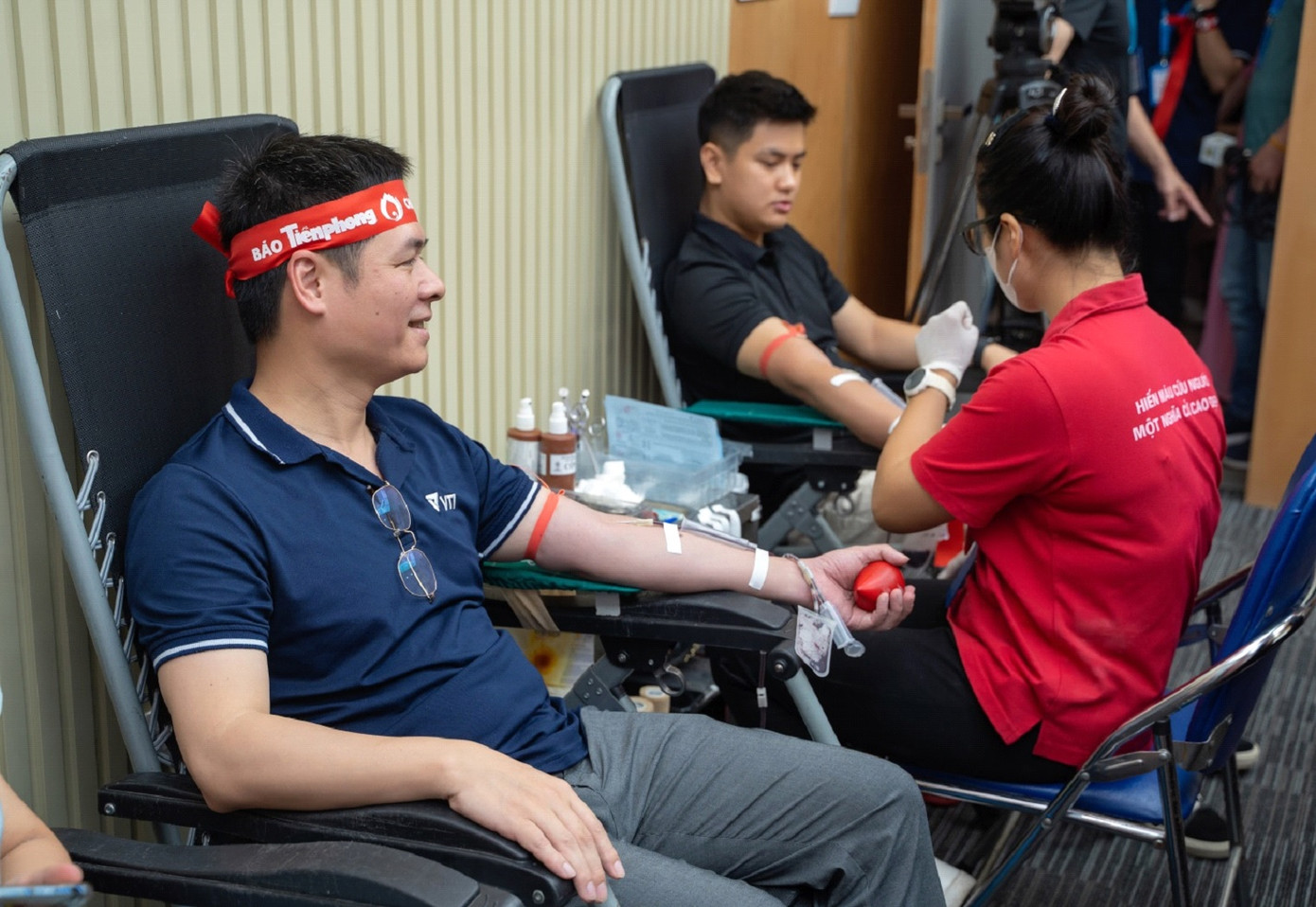 Những nụ cười rạng ngời khi được hiến những giọt máu hồng để trao đời sự sống của lãnh đạo và nhân viên VTI Group.