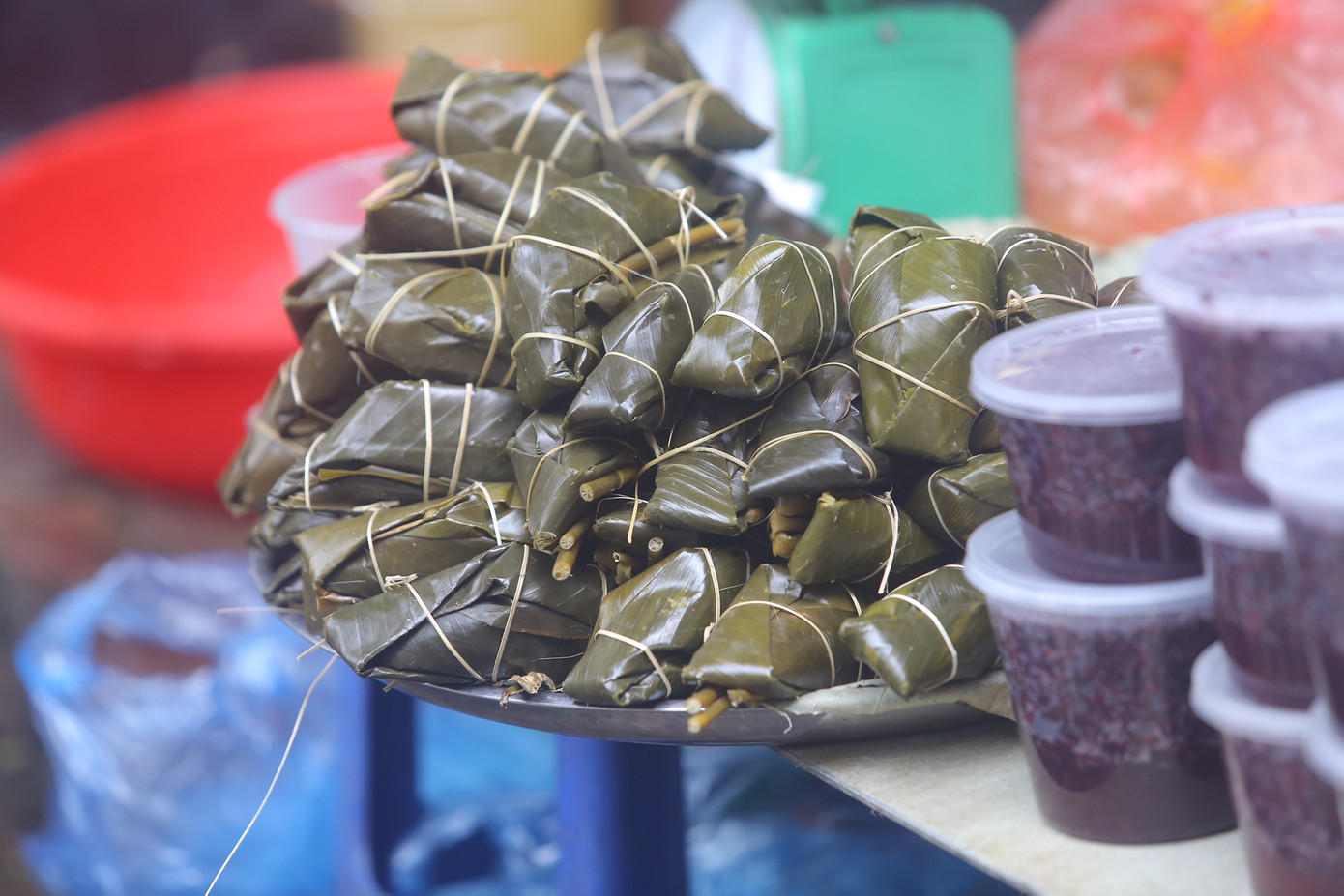 Bánh gio, mặt hàng không thể thiếu trong ngày tết Đoan Ngọ, được bán với giá 60.000-100.000/chục cái.