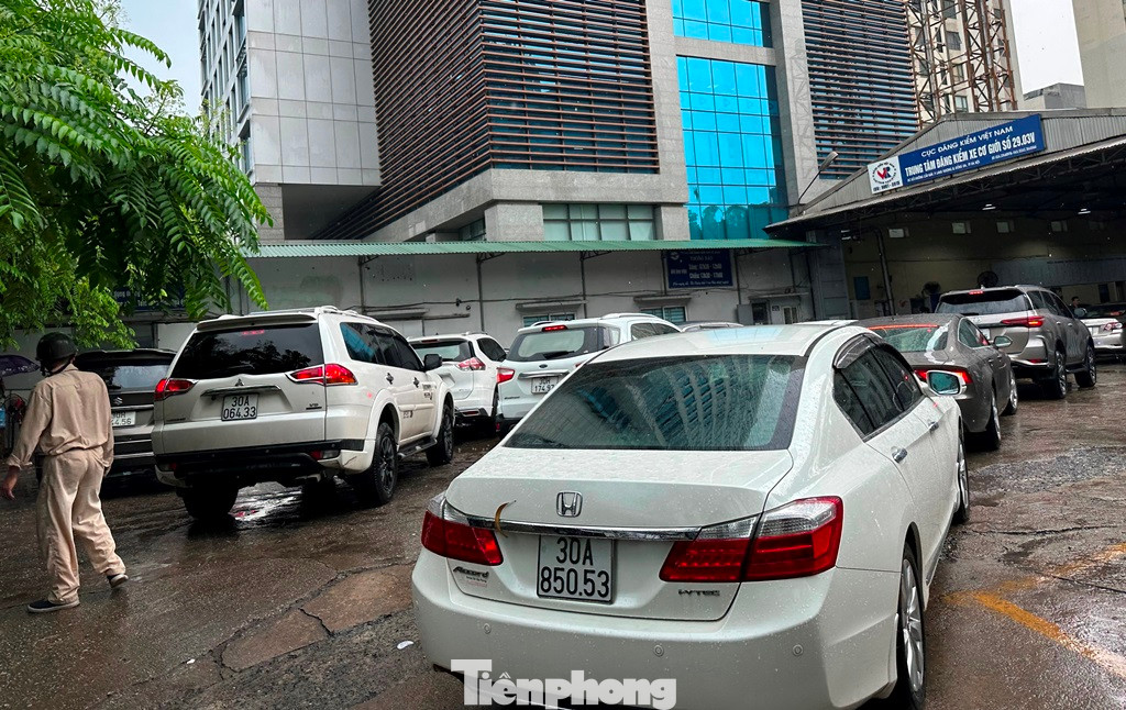 Nhưng tại TTĐK Cầu Giấy là trạm duy nhất không tiếp nhận xe đăng ký qua mạng.