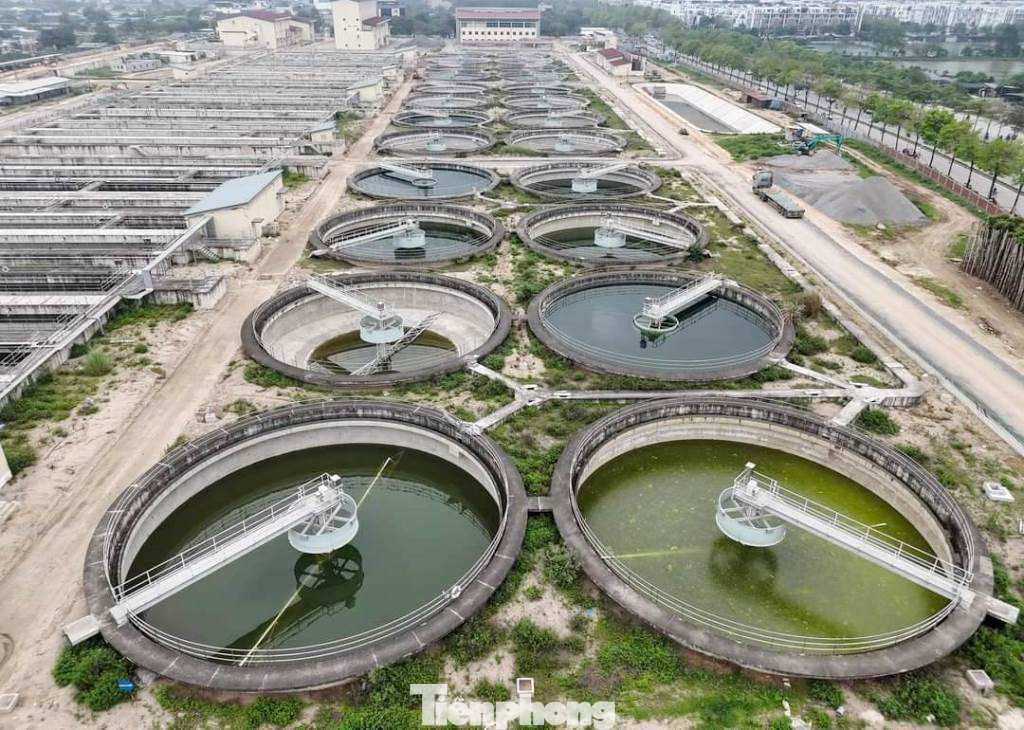 Dự án hệ thống xử lý nước thải Yên Xá được triển khai thi công từ năm 2019 với 4 gói thầu, và có kế hoạch vận hành thử nghiệm vào quý II/2024.