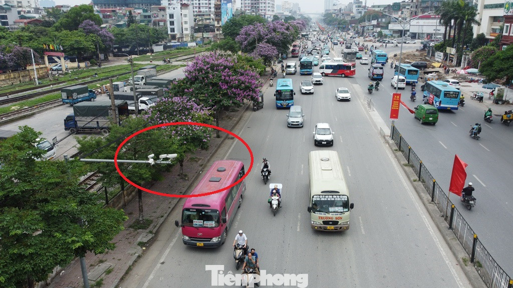 Trên đường Kim Đồng và đường Giải Phóng, ngoài các chốt của lực lượng CSGT, Thanh tra giao thông, Công an quận Hoàng Mai... còn có rất nhiều hệ thống camera giám sát, xử phạt giao thông.