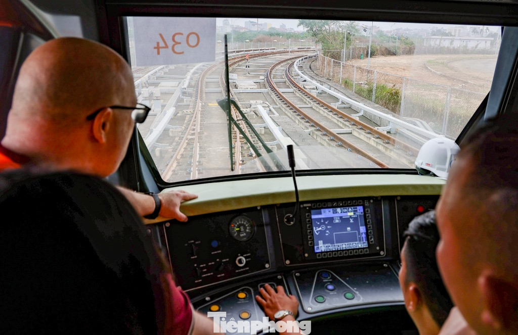 Nhân viên lái tàu được chuyên gia Pháp trực tiếp giảng dạy, thực hành.