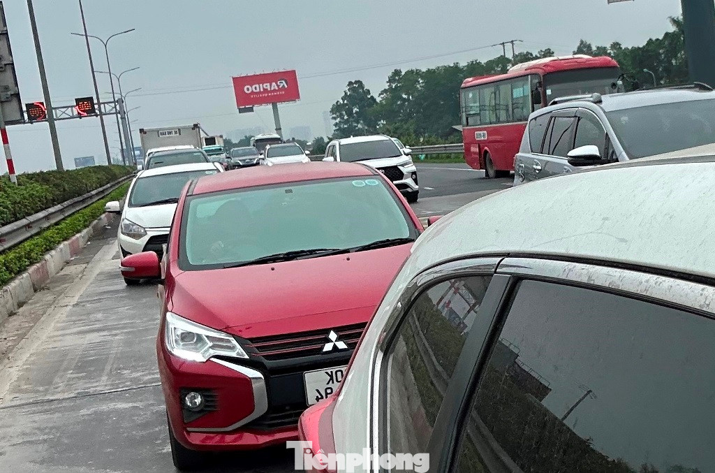 Ùn ứ tại trạm thu phí Pháp Vân - Cầu Giẽ.