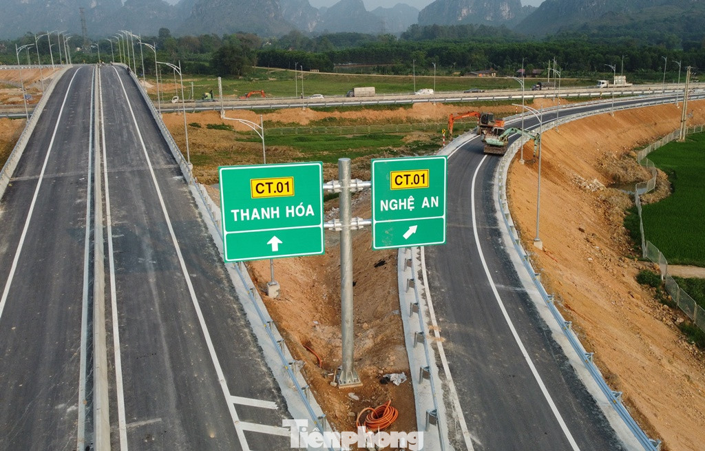 Cùng với đó, người dân ở khu vực phía đông Nam huyện Triệu Sơn, Thọ Xuân, Nông Cống đi lên cao tốc để về hướng thành phố Thanh Hóa, Hà Nội và Nghệ An sẽ nhanh, thuận tiện hơn so với đi QL1A.