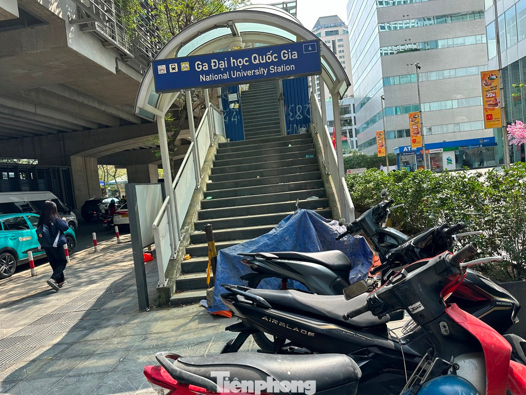 Tuyến đường sắt trên cao, đoạn từ Nhổn về Cầu Giấy dài 8,5km có 8 nhà ga để hành khách tiếp cận, kết nối với tàu. Hiện có 10 vị trí được Sở GTVT và Cty Khai thác điểm đỗ xe Hà Nội khảo sát, lên danh sách khảo sát bố trí điểm gửi xe phục vụ hành khách đi lại. Tuyến đường sắt trên cao, đoạn từ Nhổn về Cầu Giấy dài 8,5km có 8 nhà ga để hành khách tiếp cận, kết nối với tàu. Hiện có 10 vị trí được Sở GTVT và Cty Khai thác điểm đỗ xe Hà Nội khảo sát, lên danh sách khảo sát bố trí điểm gửi xe phục vụ hành khách đi lại.