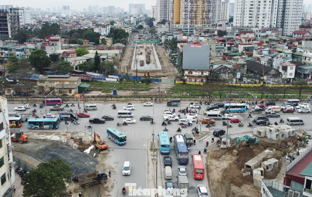 Với dự án phía đường Kim Đồng (phường Giáp Bát, quận Hoàng Mai), đang mở rộng mặt bằng để thi công hầm vượt đường Giải Phóng và hầm hở, đường dẫn...