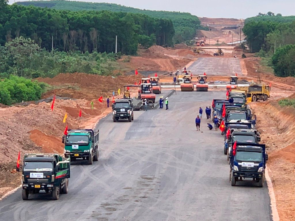 Theo quyết định đầu tư, dự án cao tốc Vạn Ninh - Cam Lộ sẽ hoàn thành vào tháng 10/2025. Tuy nhiên, do nhu cầu cấp thiết trong đó có giảm áp lực giao thông cho QL1A, chủ đầu tư đang chỉ đạo thi công dự án nhanh nhất có thể. Theo quyết định đầu tư, dự án cao tốc Vạn Ninh - Cam Lộ sẽ hoàn thành vào tháng 10/2025. Tuy nhiên, do nhu cầu cấp thiết trong đó có giảm áp lực giao thông cho QL1A, chủ đầu tư đang chỉ đạo thi công dự án nhanh nhất có thể.