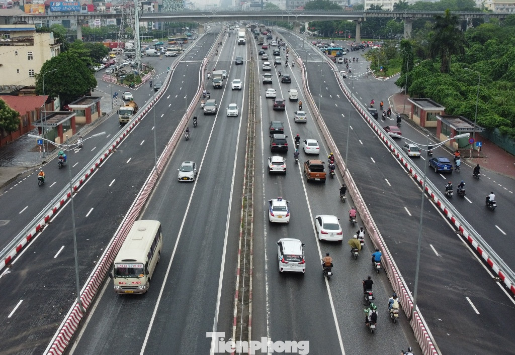 Để giảm ùn tắc nút giao Mai Dịch, đồng bộ hạ tầng tuyến Vành đai 3, đầu năm 2022 thành phố Hà Nội và Bộ GTVT đã thống nhất thi công hai cầu vượt thép với tổng mức đầu tư 344 tỷ đồng.