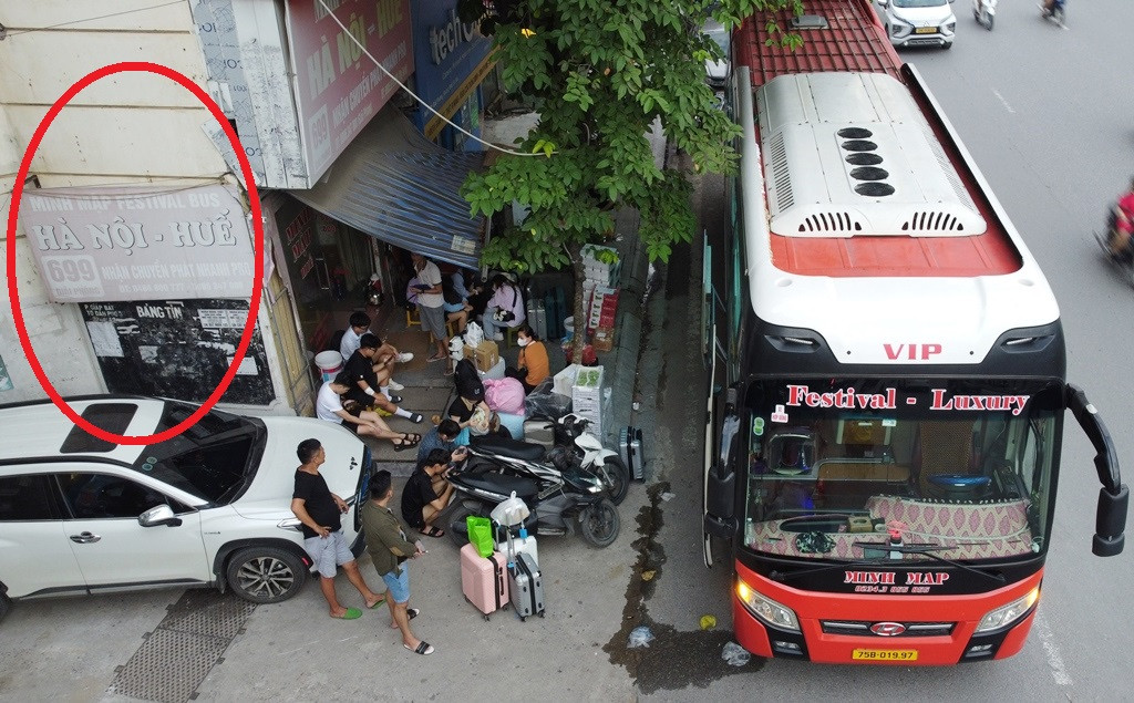 Trên đường Giải Phóng có rất nhiều nhà xe, trong đó có nhà xe Minh Mập, tại số 699 Giải Phóng công khai treo biển hoạt động, đón trả khách theo hình thức xe khách liên tỉnh ngay trên đường. Trên đường Giải Phóng có rất nhiều nhà xe, trong đó có nhà xe Minh Mập, tại số 699 Giải Phóng công khai treo biển hoạt động, đón trả khách theo hình thức xe khách liên tỉnh ngay trên đường.