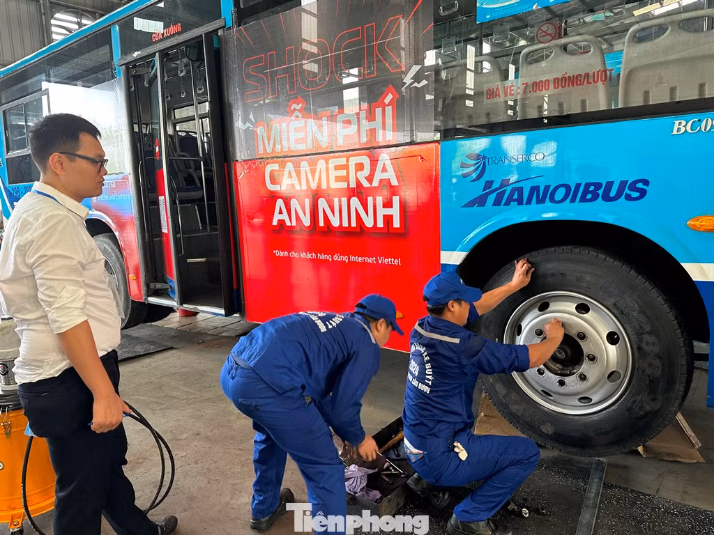 Hội thi bảo dưỡng, sửa chữa xe buýt giỏi Hà Nội diễn ra ngày 27/9. Ảnh: Anh Trọng