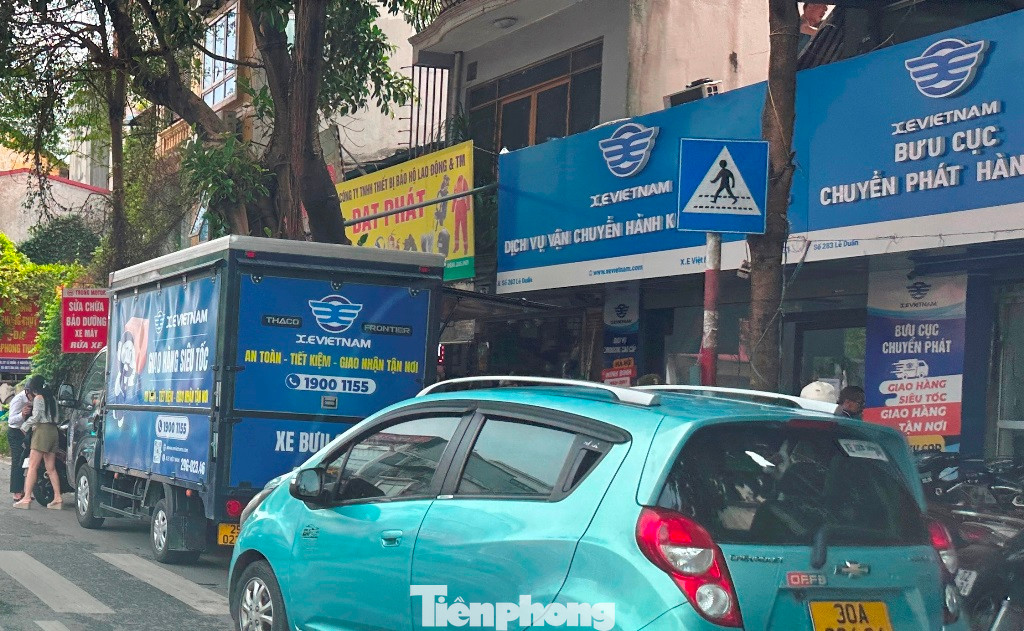 Được biết, trước đó văn phòng nhà xe này ở trên đường Trần Nhân Tông (đoạn trước Rạp Xiếc Trung ương). Sau khi dừng hoạt động, gần đây, văn phòng nhà xe này đã xuất hiện tại 283 Lê Duẩn (cách điểm cũ trên phố Trần Nhân Tông gần 1 km).