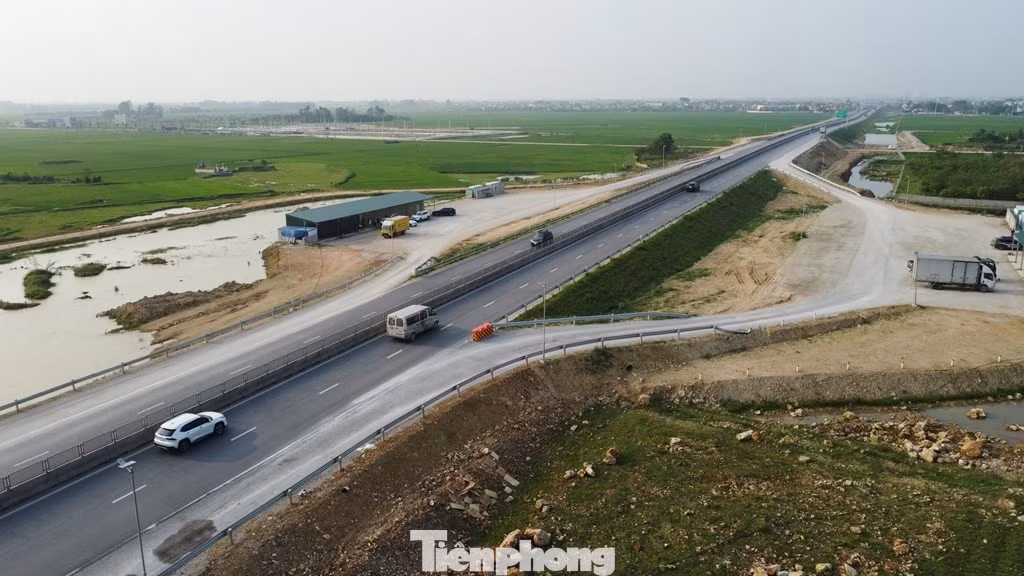 Trong 3 dự án này, tuyến Mai Sơn - QL45 đã hoàn thành việc bố trí quỹ đất tại khu vực qua huyện Triệu Sơn để xây dựng trạm dừng nghỉ theo đúng quy hoạch.