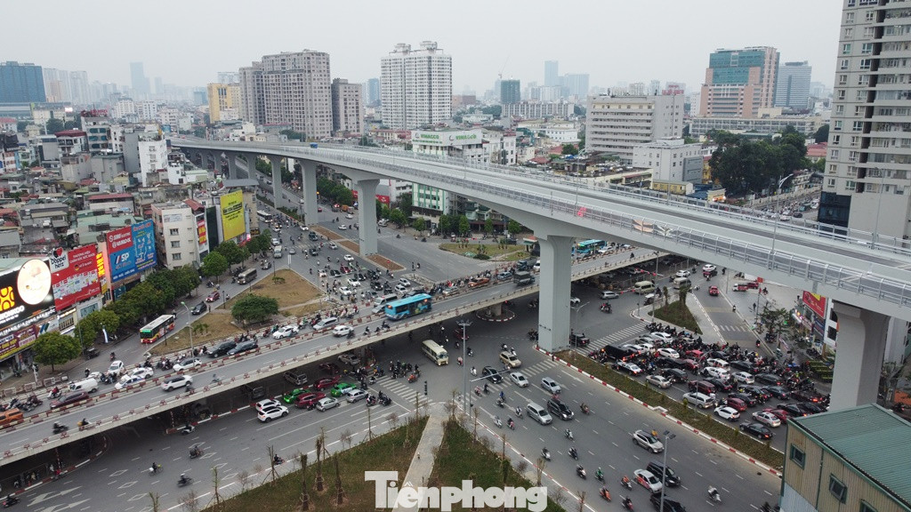 Đường trên cao Vành đai 2 đoạn Ngã Tư Vọng - Ngã Tư Sở vừa hoàn thành. Ảnh: Anh Trọng Đường trên cao Vành đai 2 đoạn Ngã Tư Vọng - Ngã Tư Sở vừa hoàn thành. Ảnh: Anh Trọng