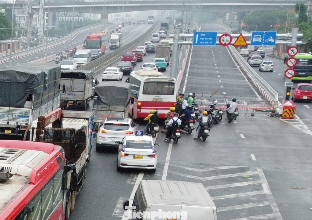 Từ 6/5 cầu vượt thép Mai Dịch sẽ thông xe và phương tiện được phép lưu thông.