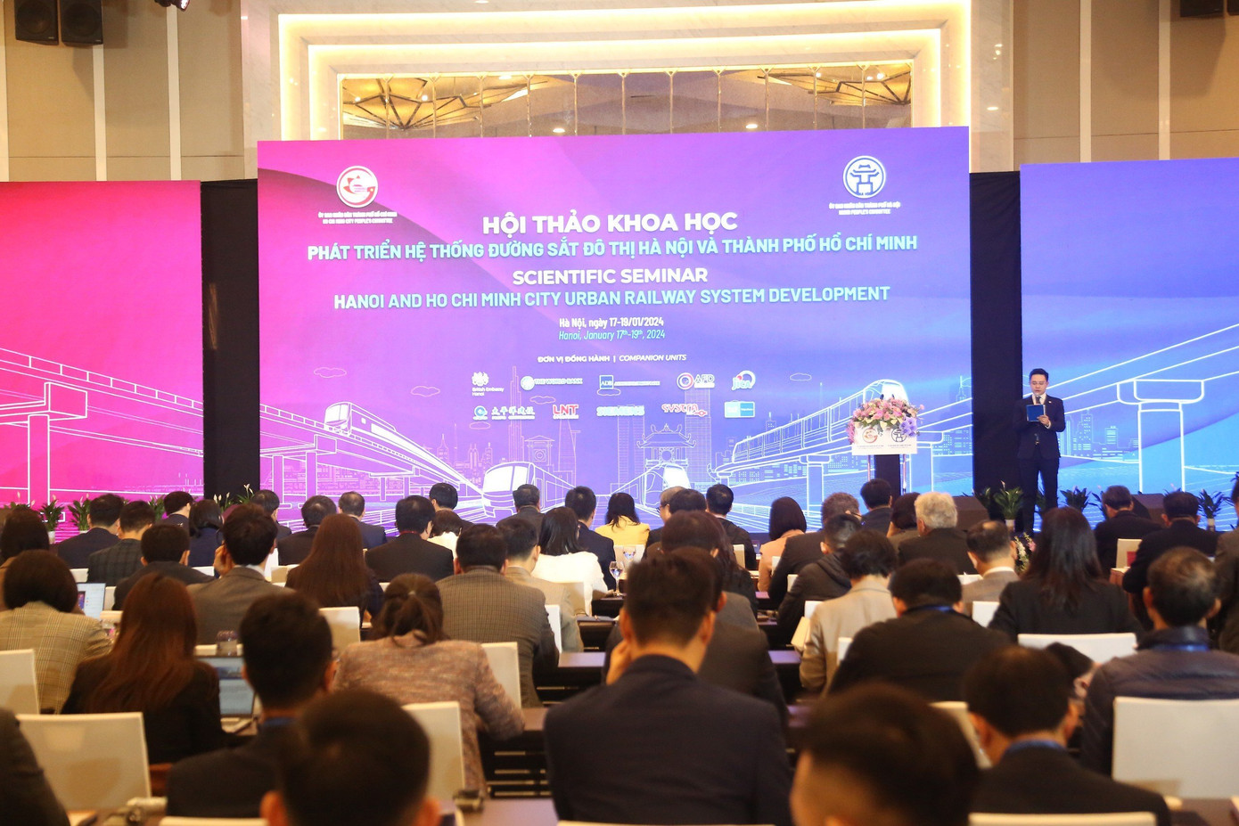 Buổi hội thảo sáng nay tại khách sạn Melia Hà Nội. Buổi hội thảo sáng nay tại khách sạn Melia Hà Nội.