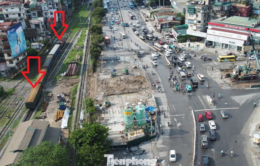 Mục tiêu của dự án hầm Vành đai 2,5 là tổ chức lại giao thông theo hướng, xe đi trên đường Vành đai 2,5 khi đến nút giao Giải Phóng - Kim Đồng sẽ đi ngầm (hầm chui) sang phố Kim Đồng và ngược lại, việc này giúp giảm ùn tắc tại nút giao và đường Giải Phóng. Cùng với đó, dự án cũng giữ cho các tuyến đường sắt quốc gia (mũi tên) đoạn qua đường Vành đai 2,5 vẫn được đi ở mặt bằng nút.