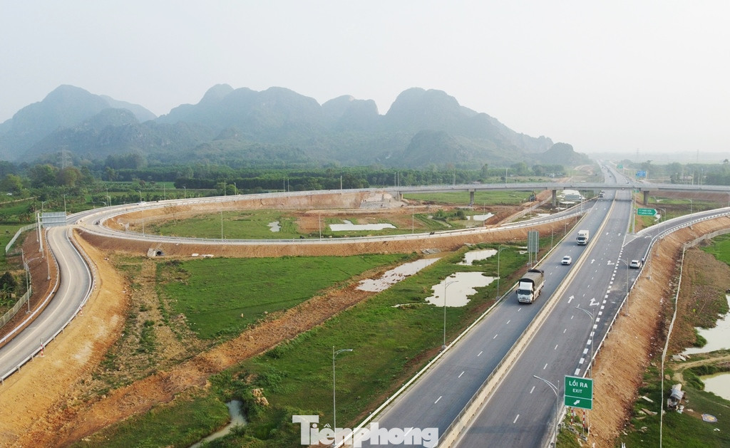 Sau hơn 1 năm thi công, hiện hai nút giao bổ sung cho cao tốc Mai Sơn (Ninh Bình) - QL45 (Thanh Hóa) giai đoạn 1 là Thiệu Giang (đầu tư hơn 450 tỷ đồng), Đồng Thắng (đầu tư hơn 150 tỷ đồng) đã được hoàn thiện và chính thức cho xe lưu thông. Sau hơn 1 năm thi công, hiện hai nút giao bổ sung cho cao tốc Mai Sơn (Ninh Bình) - QL45 (Thanh Hóa) giai đoạn 1 là Thiệu Giang (đầu tư hơn 450 tỷ đồng), Đồng Thắng (đầu tư hơn 150 tỷ đồng) đã được hoàn thiện và chính thức cho xe lưu thông.