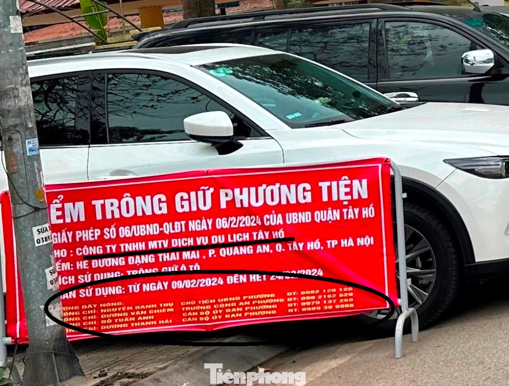 Tại các bãi xe chặt chém giá và hàng rào nhân viên bãi xe dùng để bịt đường dạo Hồ Tây và phố Quảng An đều có dán bảng thông tin ghi là điểm trông giữ phương tiện, số cấp phép của UBND quận Tây Hồ, tên Công ty trông giữ xe, dưới cùng (vòng tròn) là số điện thoại đường dây nóng từ Chủ tịch phường đến Trưởng Công an phường Quảng An, quận Tây Hồ... nhưng tình trạng loạn giá, chặt chém phí trông xe và chặn đường giao thông vẫn xảy ra (!?).