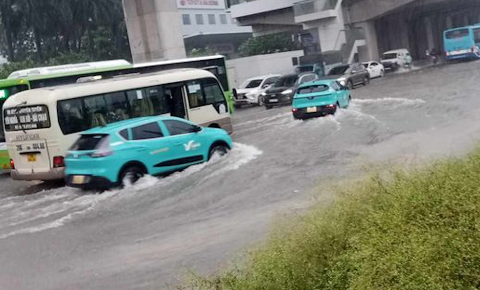 Mưa ngập trên đường Nguyễn Trãi - Trần Phú - Quang Trung (Hà Đông) Hà Nội.