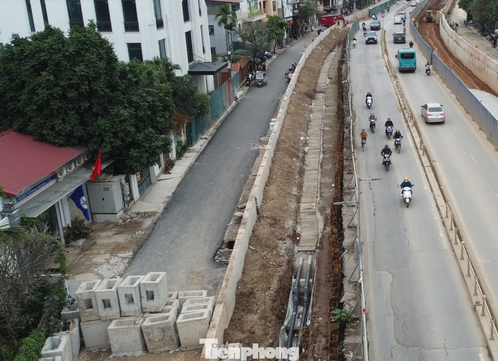 Hiện trên toàn tuyến đường dài hơn 3,7 km, nhiều đoạn mở rộng, trong đó có đoạn đi qua chợ Hoa Quảng An, UBND phường Nhật Tân đã được thảm nhựa, chuẩn bị đưa vào sử dụng. Hiện trên toàn tuyến đường dài hơn 3,7 km, nhiều đoạn mở rộng, trong đó có đoạn đi qua chợ Hoa Quảng An, UBND phường Nhật Tân đã được thảm nhựa, chuẩn bị đưa vào sử dụng.
