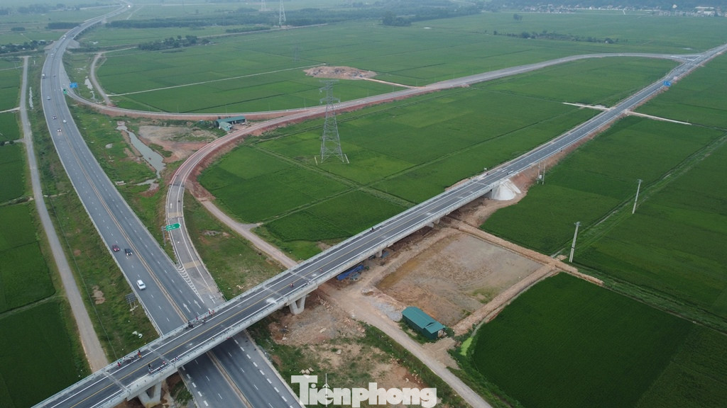 Nút giao Thiệu Giang hoàn thành cũng giúp cho phương tiện từ Hà Nội về các huyện Thiệu Hóa, Hoằng Hóa, Thọ Xuân, Yên Định... (và ngược lại) gần nhất. Nút giao Thiệu Giang hoàn thành cũng giúp cho phương tiện từ Hà Nội về các huyện Thiệu Hóa, Hoằng Hóa, Thọ Xuân, Yên Định... (và ngược lại) gần nhất.