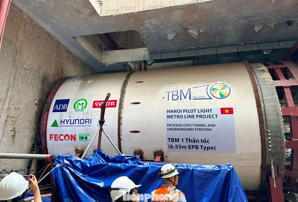 Rô bốt đào hầm BTM hoạt động, bắt đầu khoan những mét hầm ngầm đầu tiên