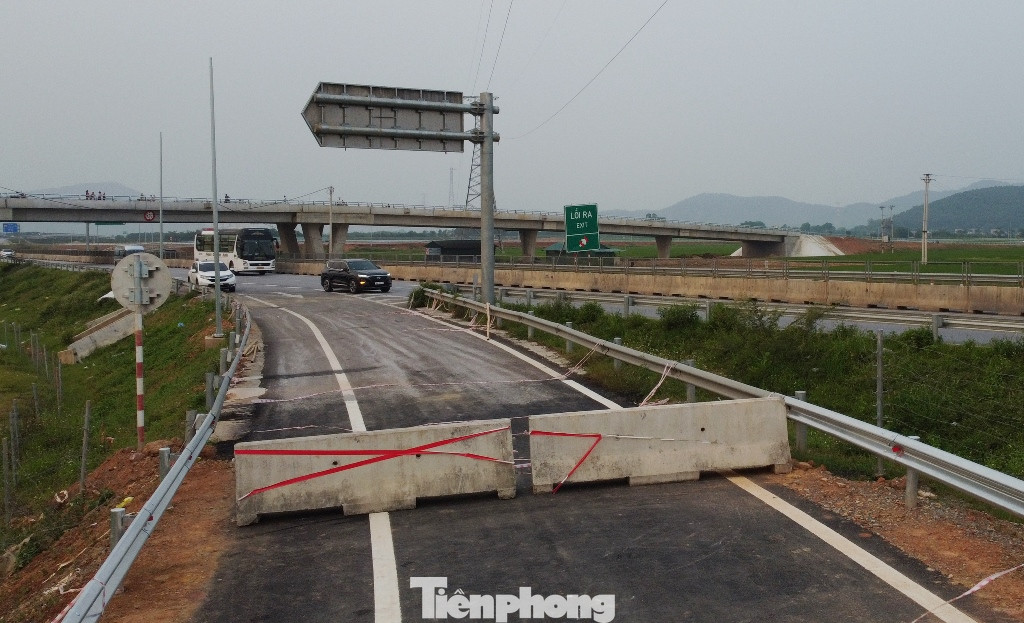 Tuy nhiên, 2 nút giao này chỉ khai thác được có 4 ngày thì bị yêu cầu dừng khai thác (yêu cầu đưa ra vào ngày 24/4). Tuy nhiên, 2 nút giao này chỉ khai thác được có 4 ngày thì bị yêu cầu dừng khai thác (yêu cầu đưa ra vào ngày 24/4).