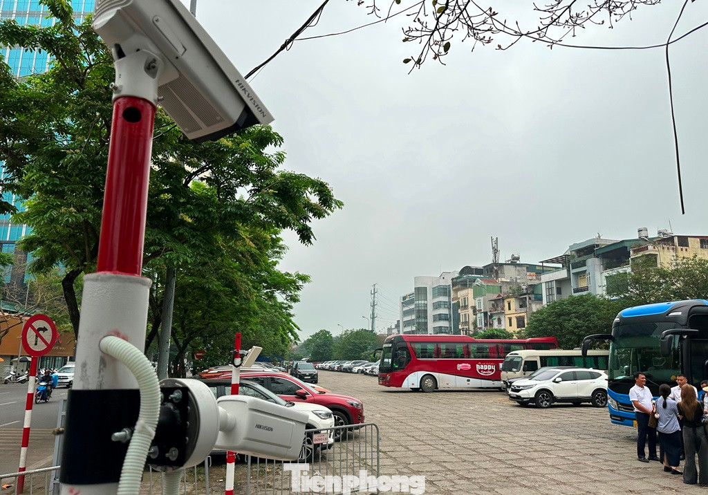 Từ 15/4, đã có 40 doanh nghiệp hiện có nhiều bãi xe lớn được Sở GTVT Hà Nội cấp phép hoạt động trong khu vực các quận nội thành thực hiện thu phí không dùng tiền mặt.