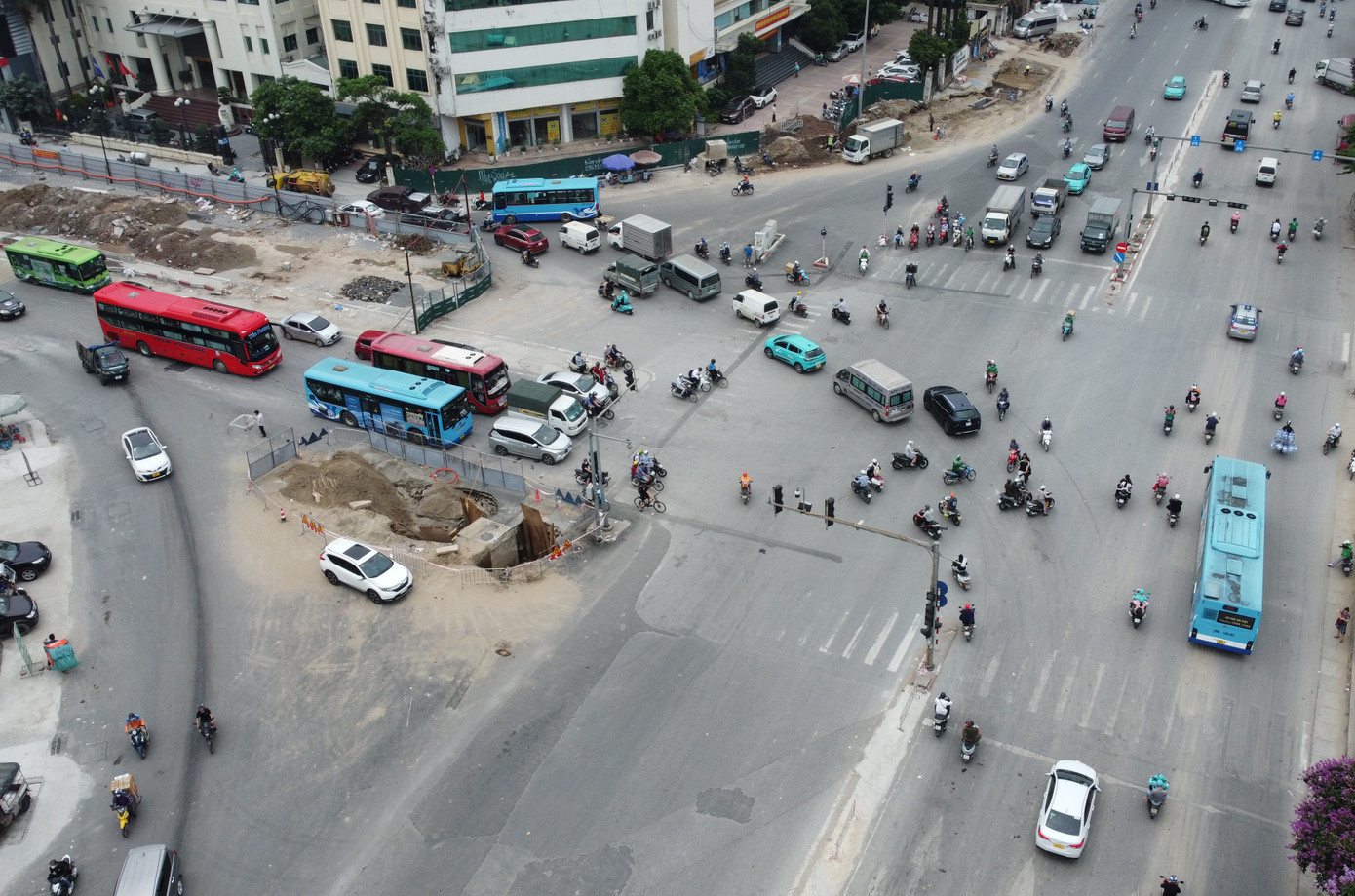 Sở GTVT Hà Nội có phương án cấm xe tải vào phố Kim Đồng. Sở GTVT Hà Nội có phương án cấm xe tải vào phố Kim Đồng.