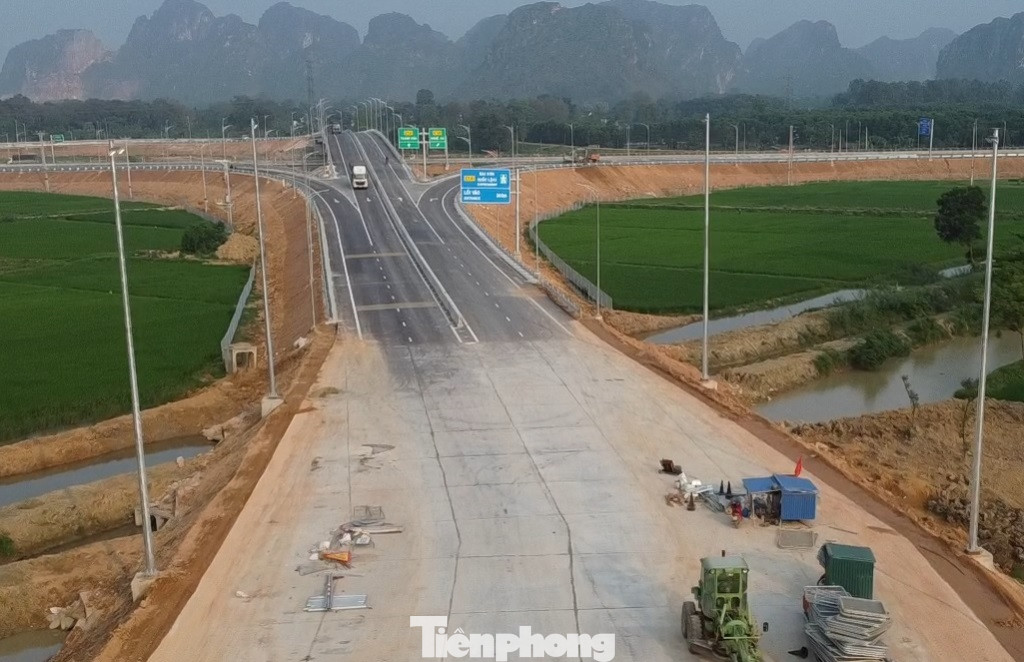 Lý do được đưa ra là cả hai công trình còn có một số tồn tại, cần phải hoàn thiện để đảm bảo an toàn giao thông mới được phép khai thác trở lại. Lý do được đưa ra là cả hai công trình còn có một số tồn tại, cần phải hoàn thiện để đảm bảo an toàn giao thông mới được phép khai thác trở lại.