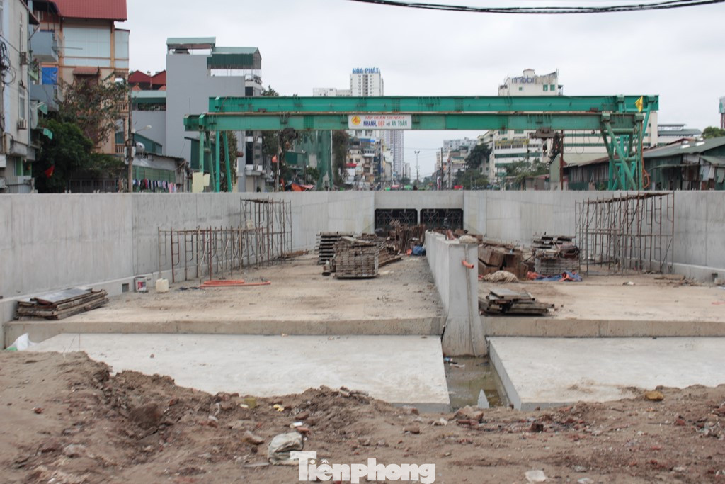 Tại phía Định Công, hiện các đơn vị thi công đã làm xong 9 đốt hầm hở, 1 đốt hầm kín (phần hầm đi ngầm qua đường sắt và đường Giải Phóng).