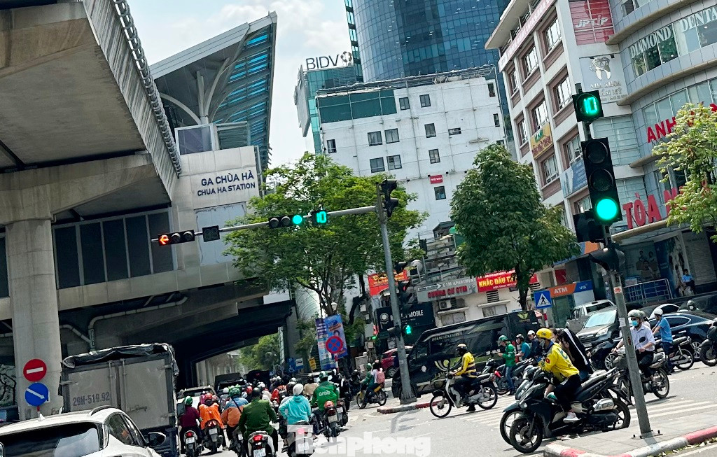 Tại ga Chùa Hà, có 2 vị trí được khảo sát để bố trí điểm gửi xe là trên phố Nguyễn Phong Sắc (đoạn giao với đường Cầu Giấy) và phố Khúc Thừa Dụ (đoạn giao với đường Cầu Giấy). Tại ga Chùa Hà, có 2 vị trí được khảo sát để bố trí điểm gửi xe là trên phố Nguyễn Phong Sắc (đoạn giao với đường Cầu Giấy) và phố Khúc Thừa Dụ (đoạn giao với đường Cầu Giấy).